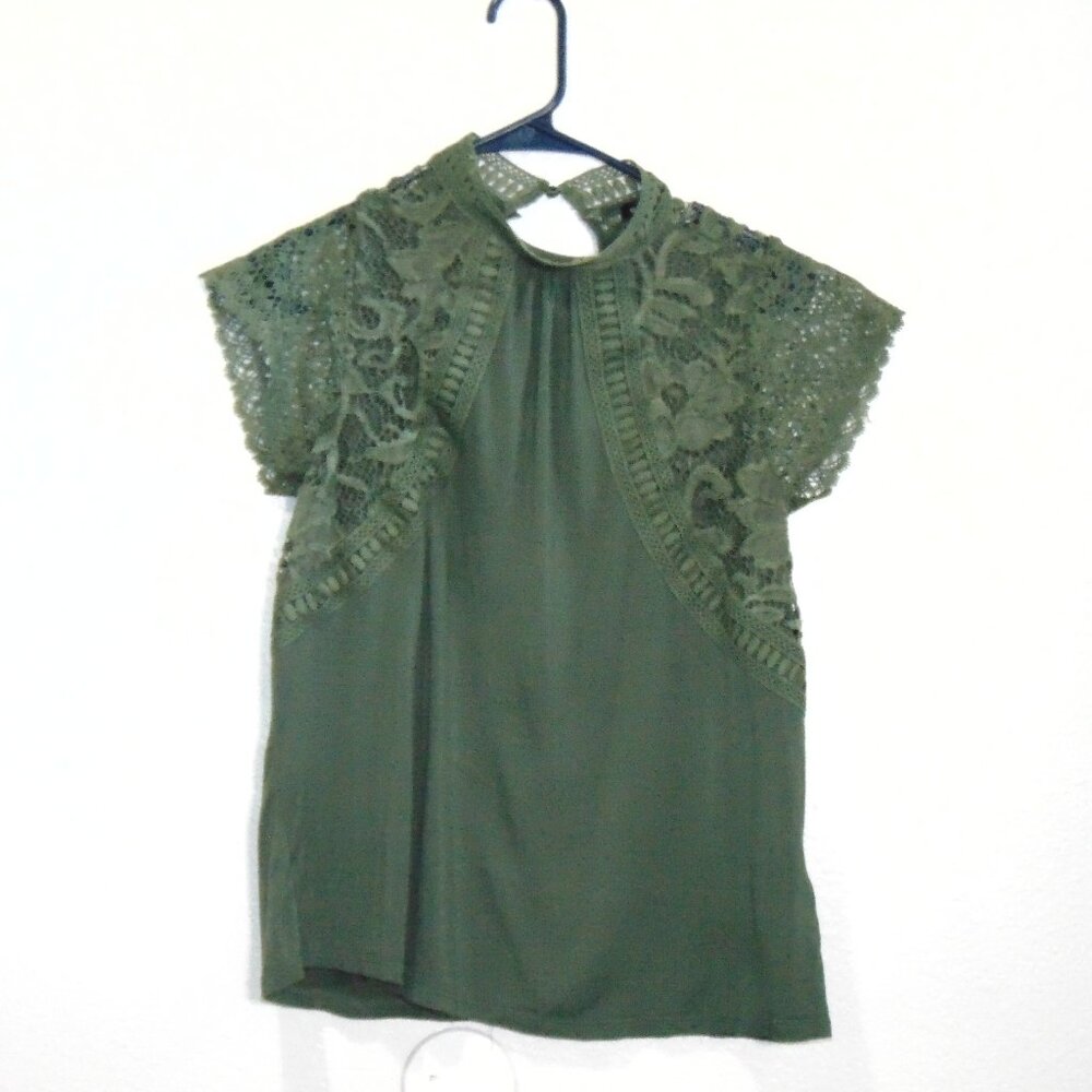 Cable & Gauge Military Green Lace Sleeve Women’s Top – Size XS